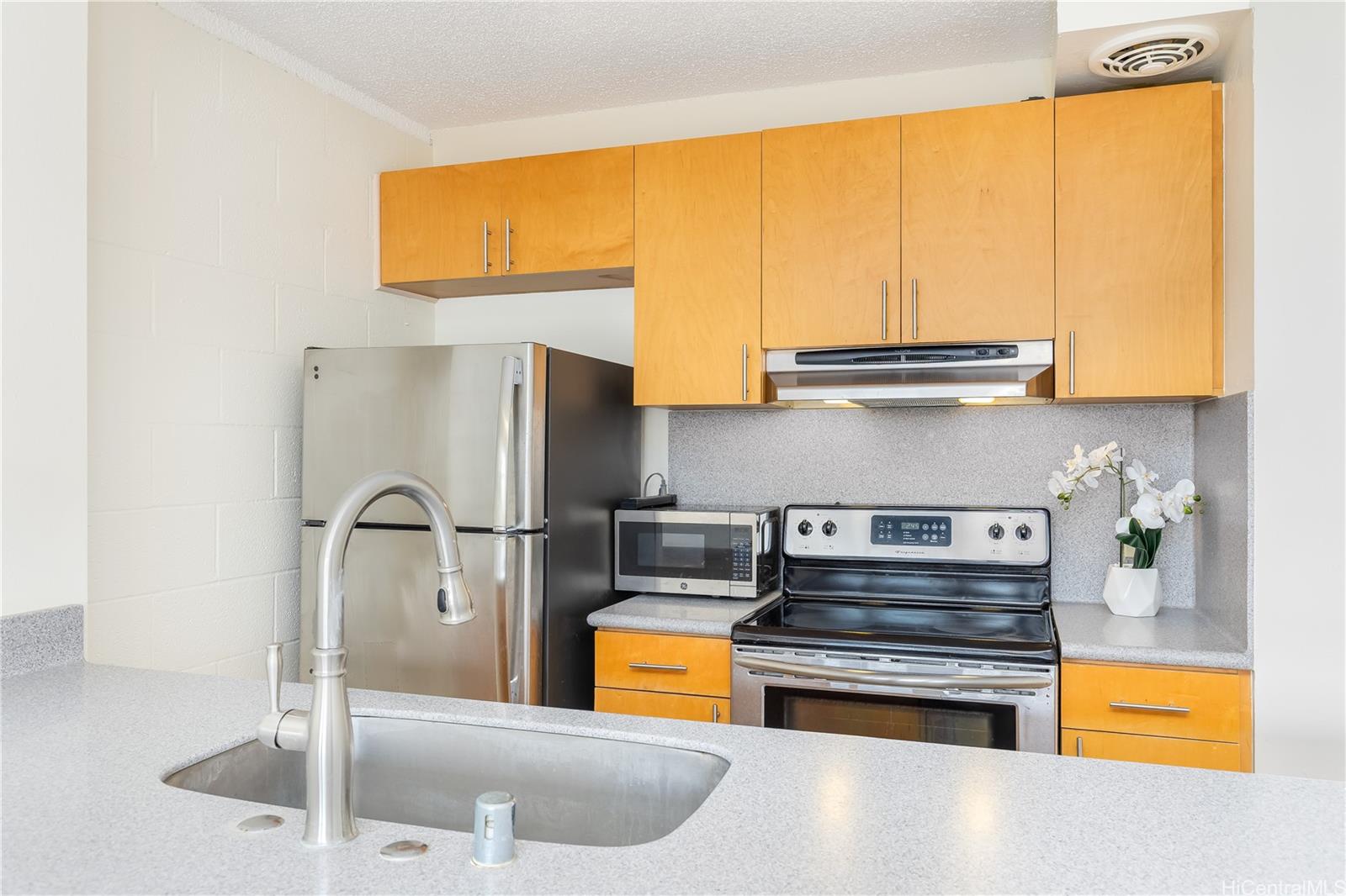 Makiki Winds Apts condo # 308, Honolulu, Hawaii - photo 4 of 16