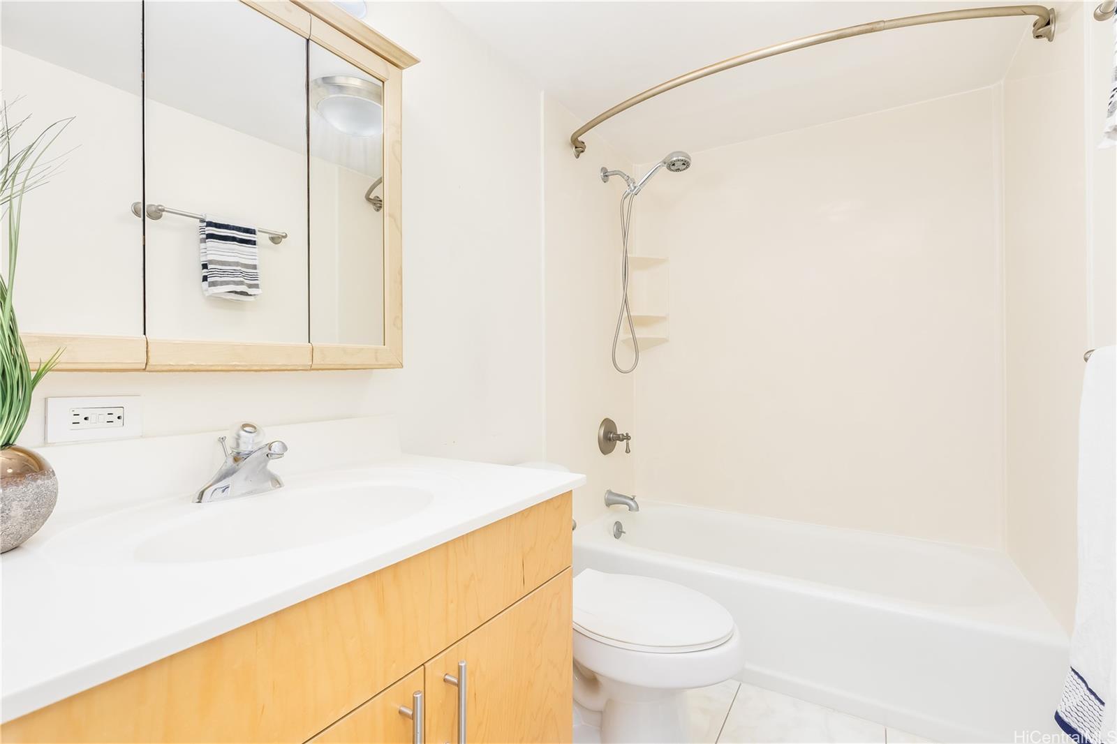 Makiki Winds Apts condo # 308, Honolulu, Hawaii - photo 7 of 16