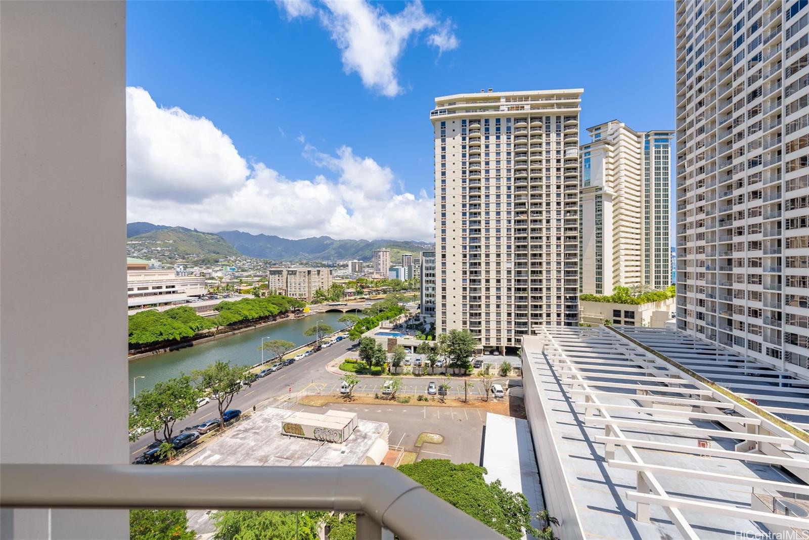 Marina Towers condo # 1102, Honolulu, Hawaii - photo 3 of 25