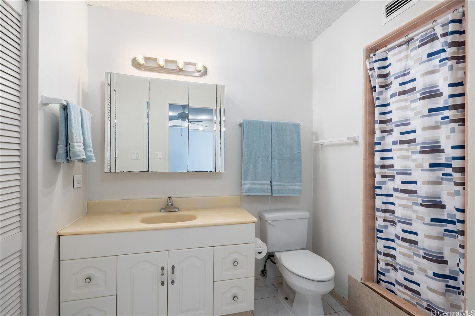 Marina Towers condo # 605, Honolulu, Hawaii - photo 13 of 24