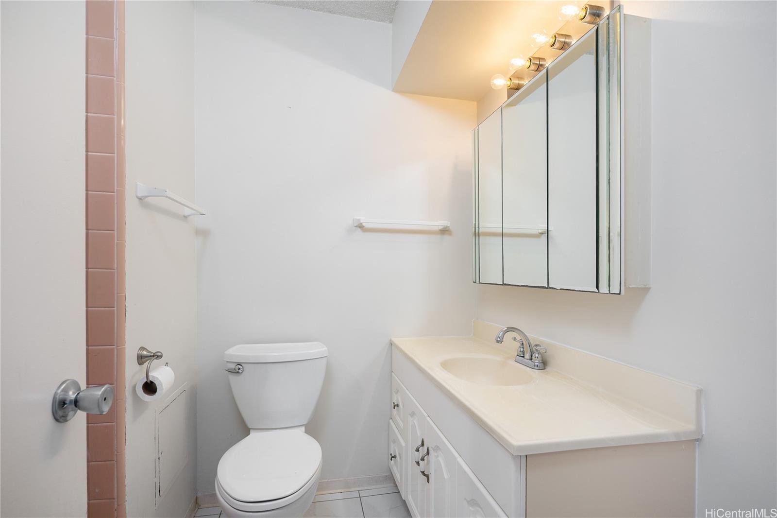 Marina Towers condo # 605, Honolulu, Hawaii - photo 14 of 24