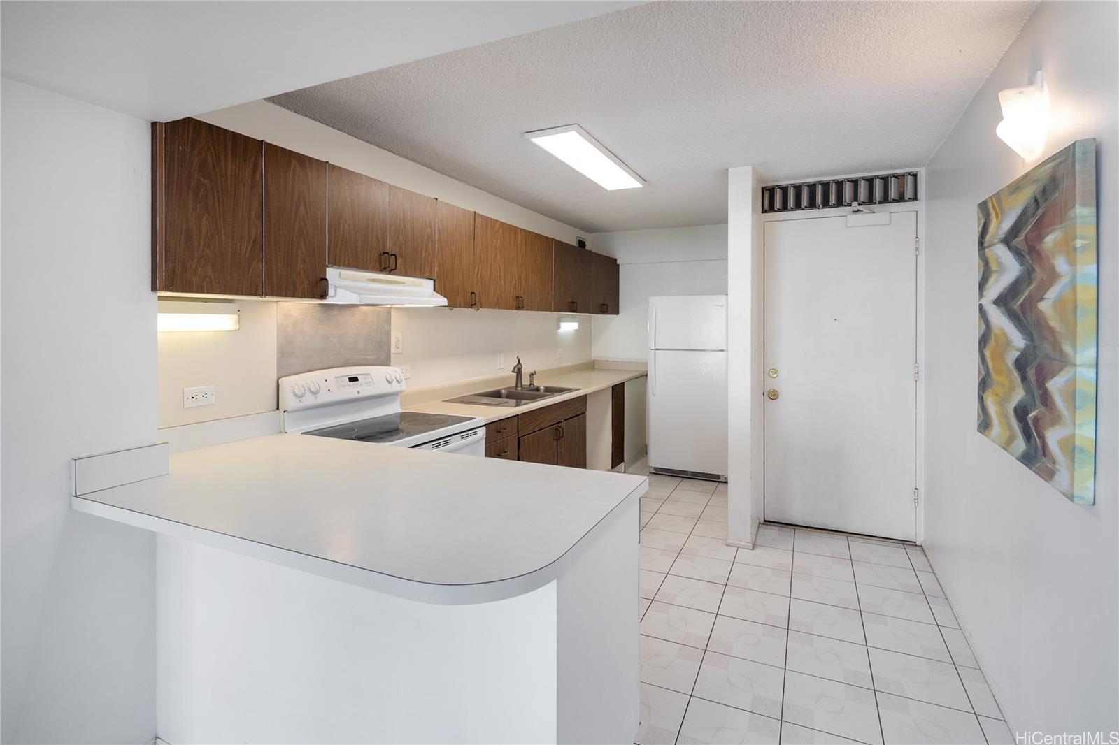 Marina Towers condo # 605, Honolulu, Hawaii - photo 5 of 24