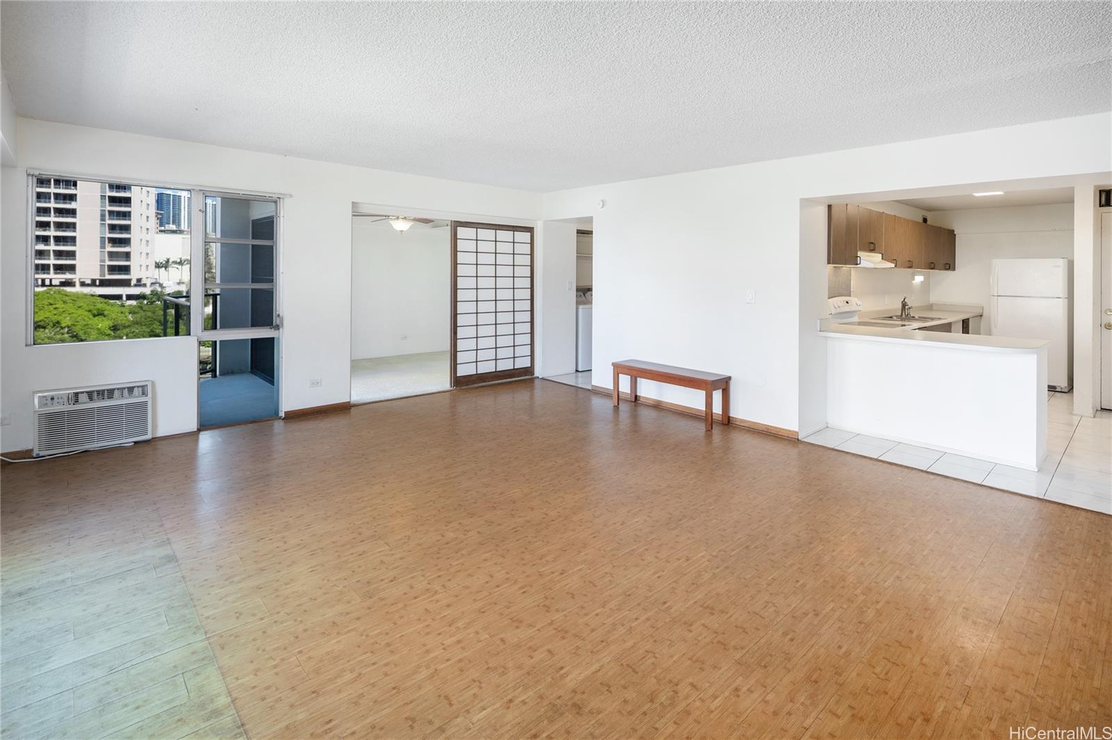 Marina Towers condo # 605, Honolulu, Hawaii - photo 7 of 24