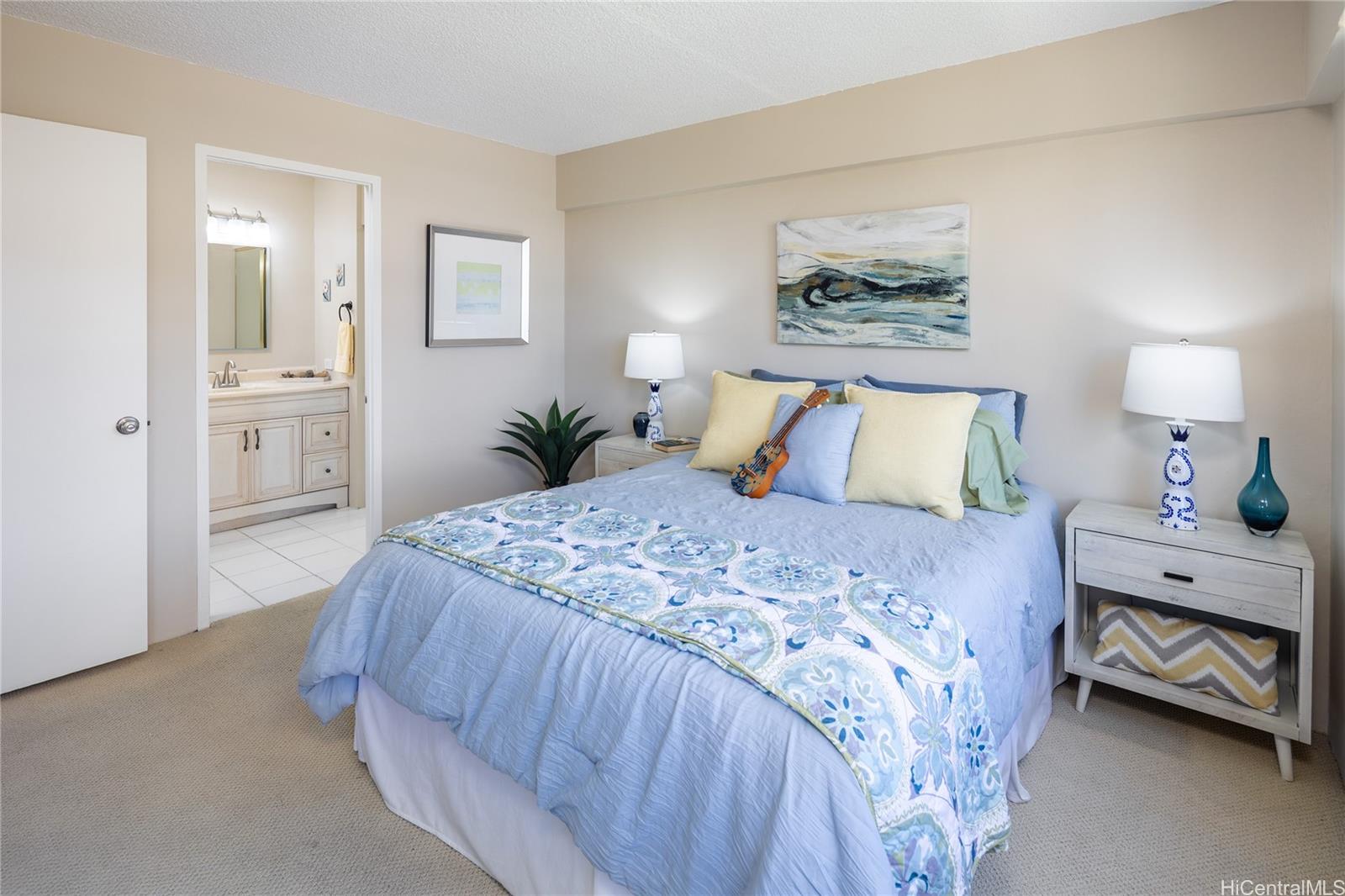 Marina Towers condo # 606, Honolulu, Hawaii - photo 11 of 24