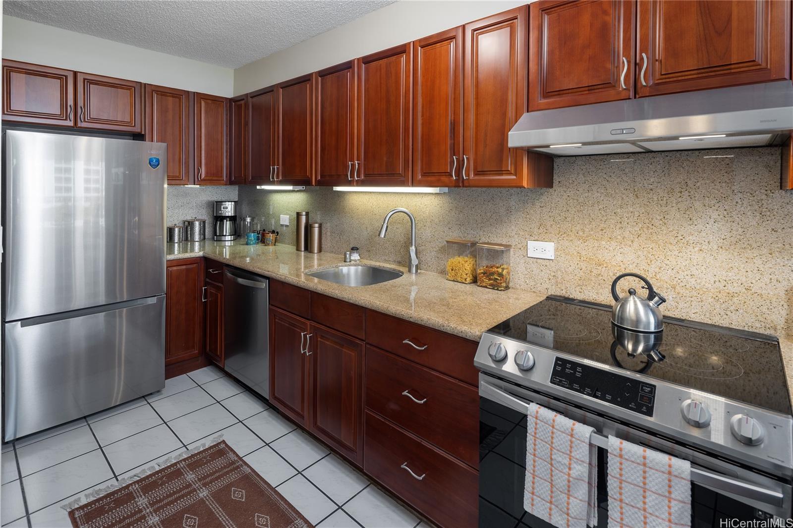 Marina Towers condo # 606, Honolulu, Hawaii - photo 6 of 24