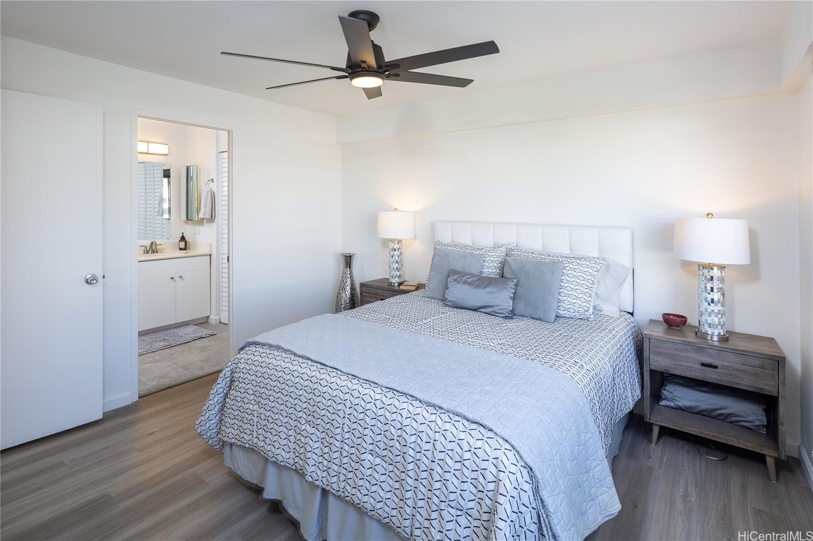 Marina Towers condo # 708, Honolulu, Hawaii - photo 7 of 24