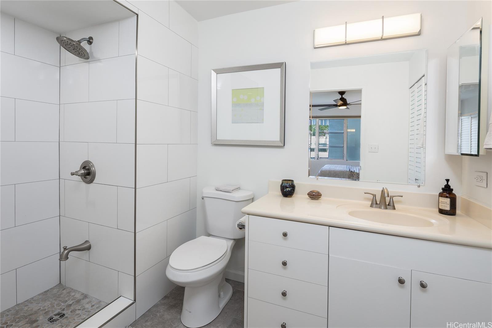 Marina Towers condo # 708, Honolulu, Hawaii - photo 8 of 24