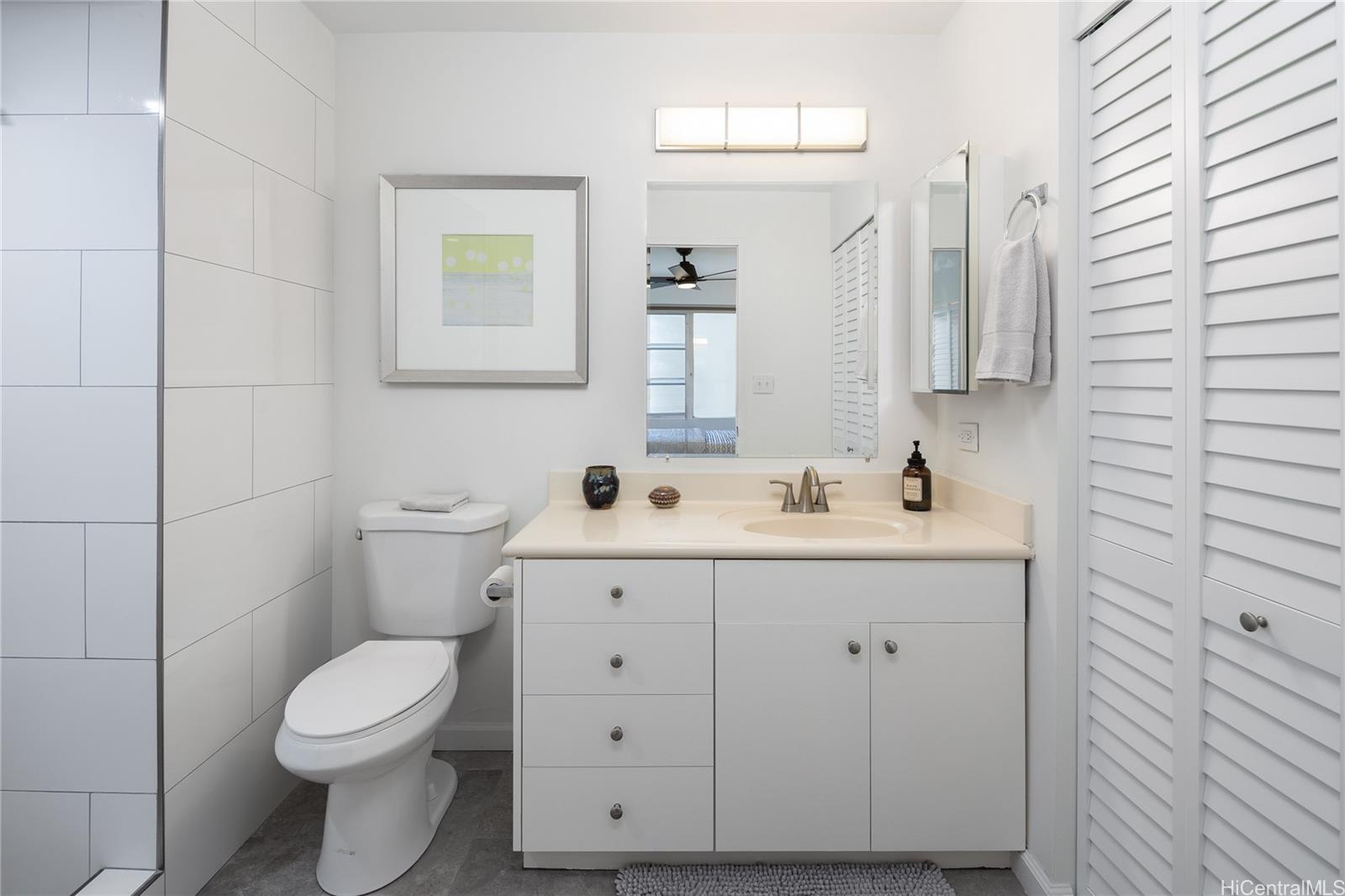 Marina Towers condo # 708, Honolulu, Hawaii - photo 9 of 24