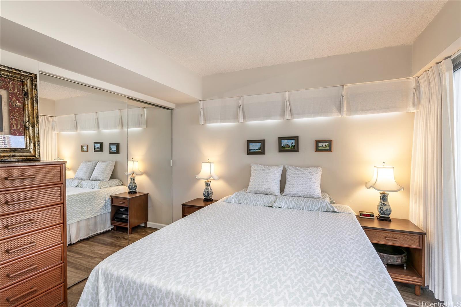 Marina Towers condo # 906, Honolulu, Hawaii - photo 11 of 22