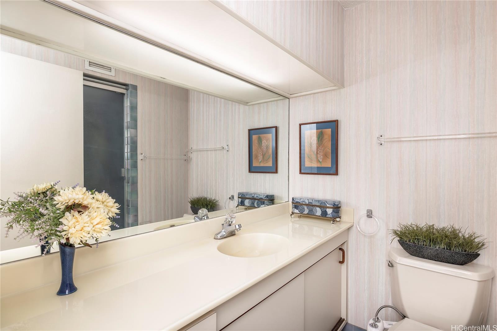 Marina Towers condo # 906, Honolulu, Hawaii - photo 6 of 22