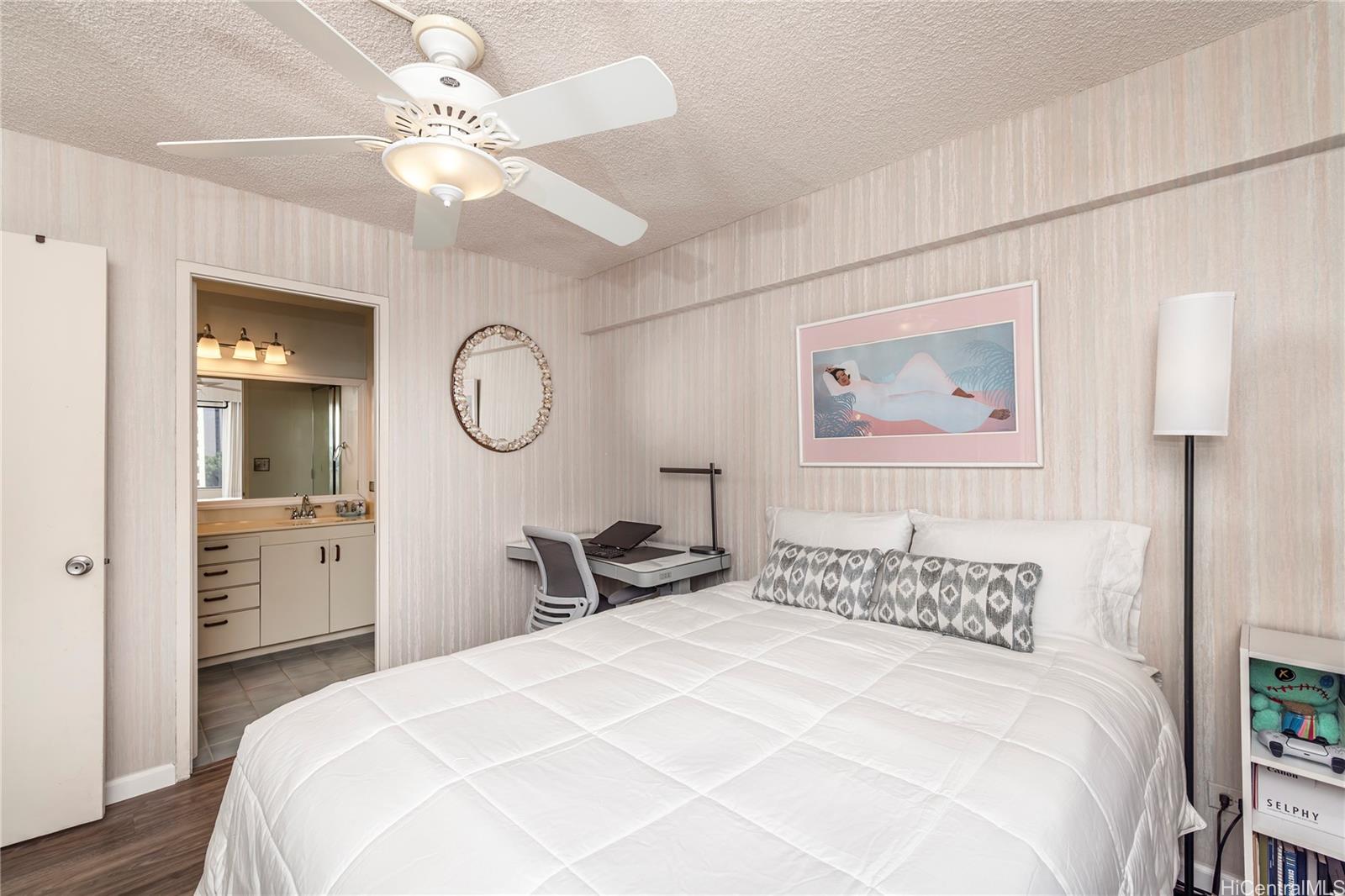 Marina Towers condo # 906, Honolulu, Hawaii - photo 8 of 24