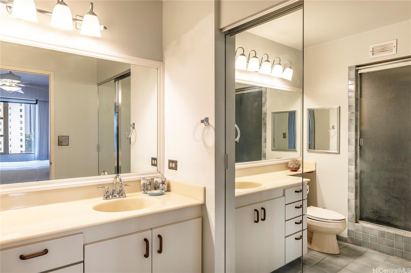 Marina Towers condo # 906, Honolulu, Hawaii - photo 9 of 22