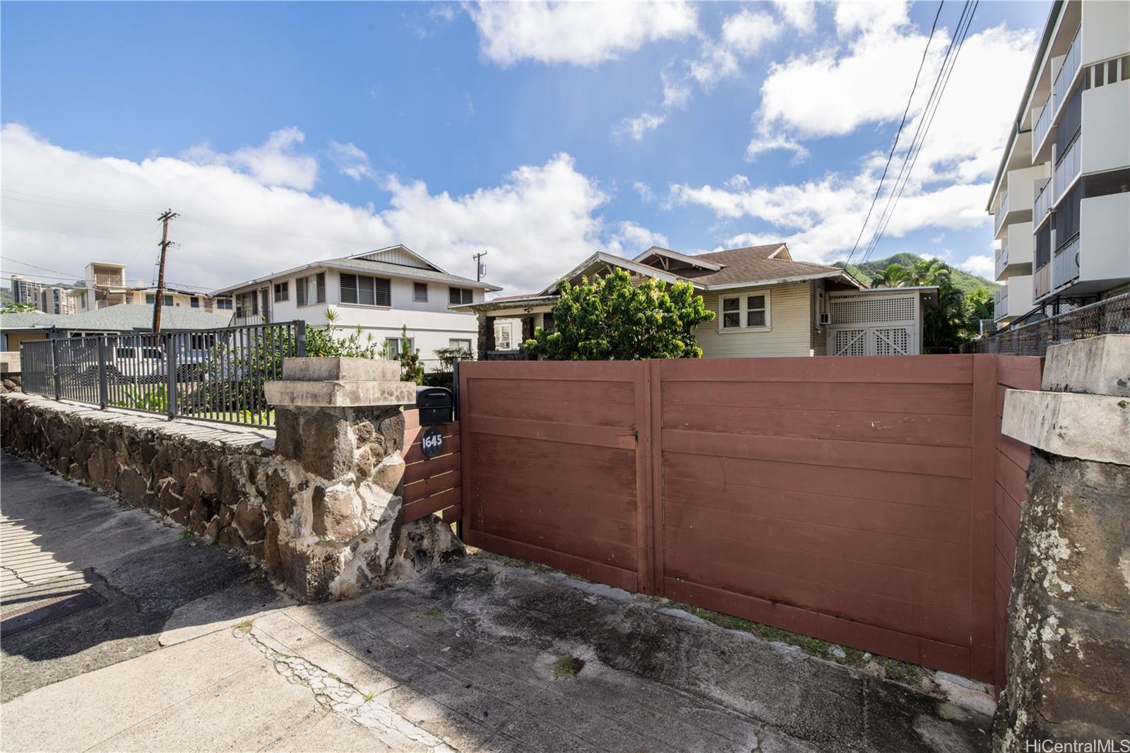 1645  Nuuanu Ave Nuuanu-lower, Honolulu home - photo 2 of 25