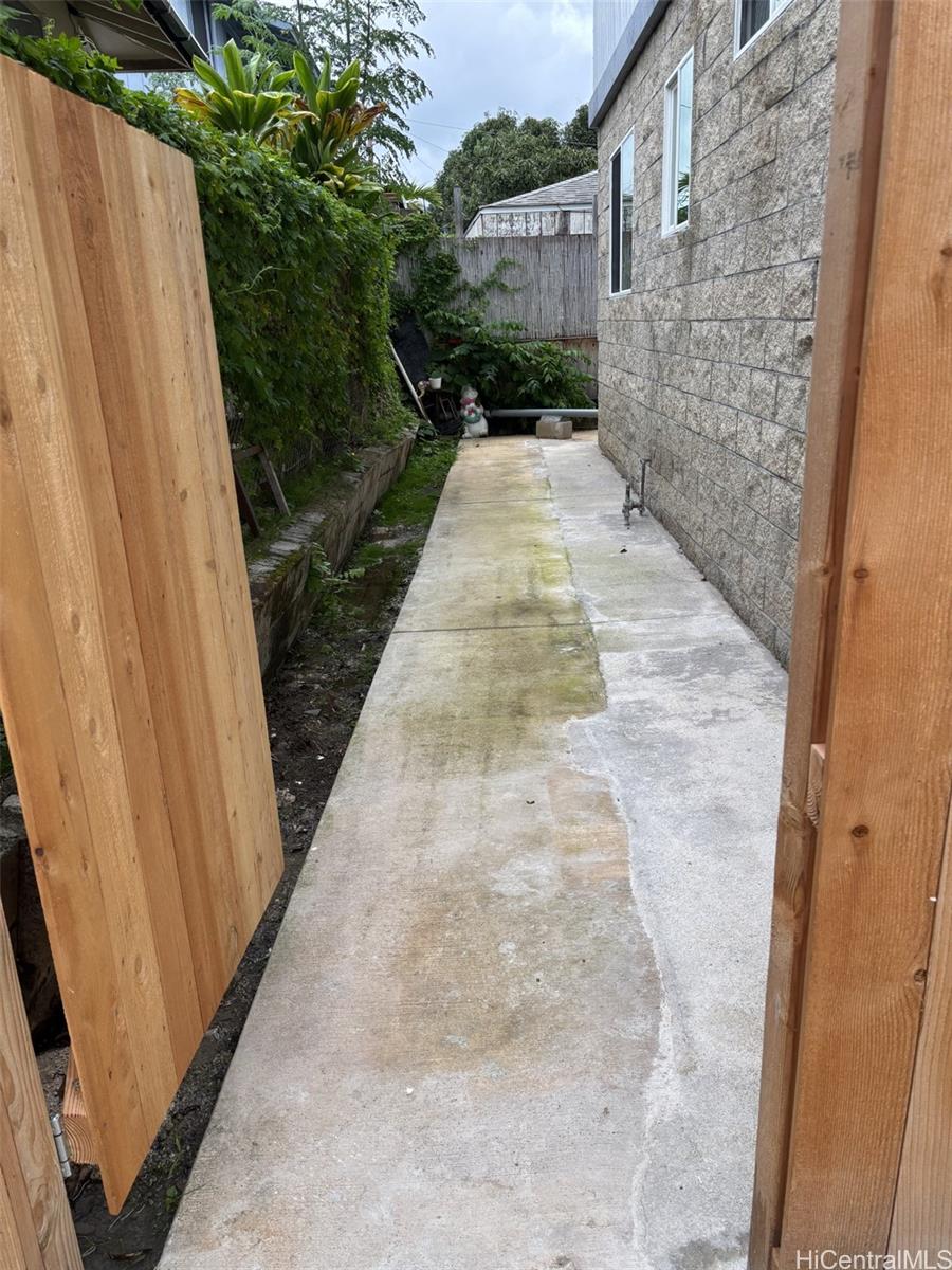 1645-A Kamehameha IV Road Honolulu - Rental - photo 11 of 11