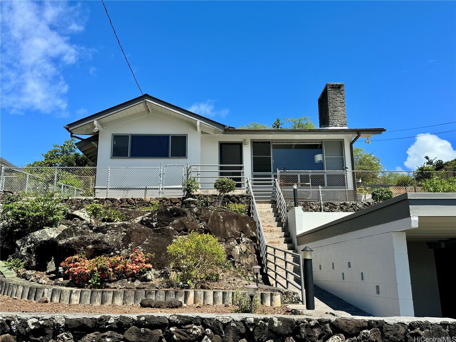 1647  Ala Amoamo Street Moanalua Gardens, Honolulu home - photo 2 of 25