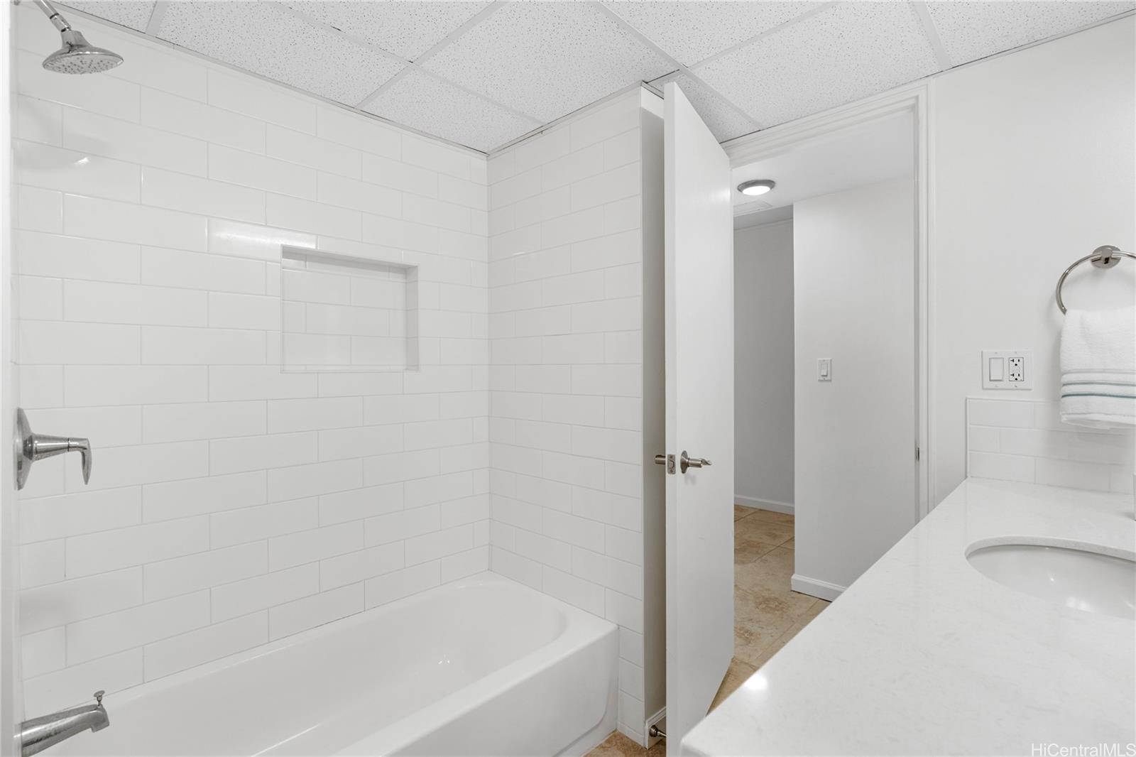 Yacht Harbor Towers condo # 1101, Honolulu, Hawaii - photo 18 of 25