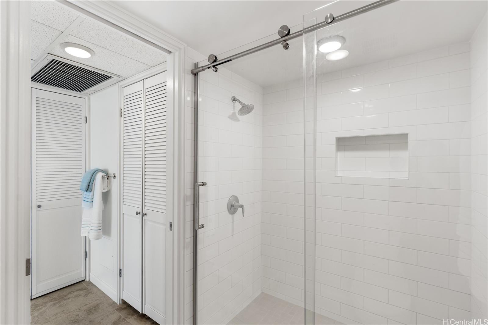 Yacht Harbor Towers condo # 1101, Honolulu, Hawaii - photo 8 of 25