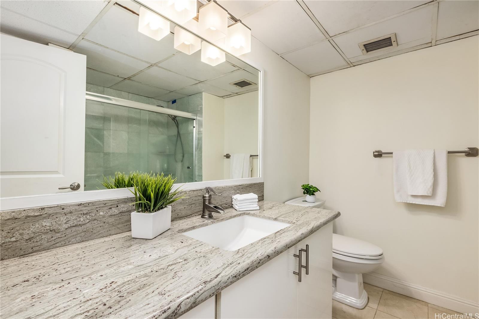 Yacht Harbor Towers condo # 1201, Honolulu, Hawaii - photo 19 of 25