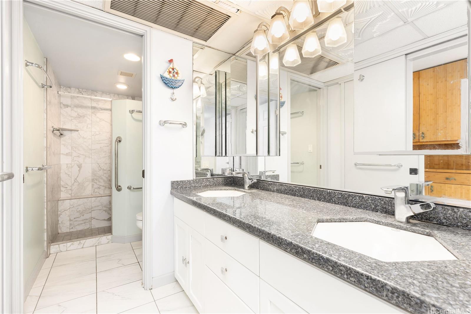 Yacht Harbor Towers condo # 1407, Honolulu, Hawaii - photo 13 of 19