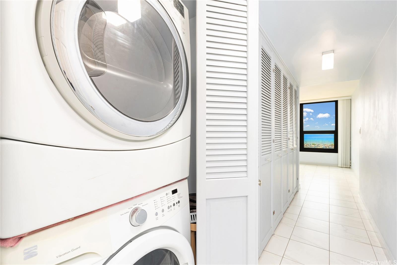 Yacht Harbor Towers condo # 1407, Honolulu, Hawaii - photo 14 of 19