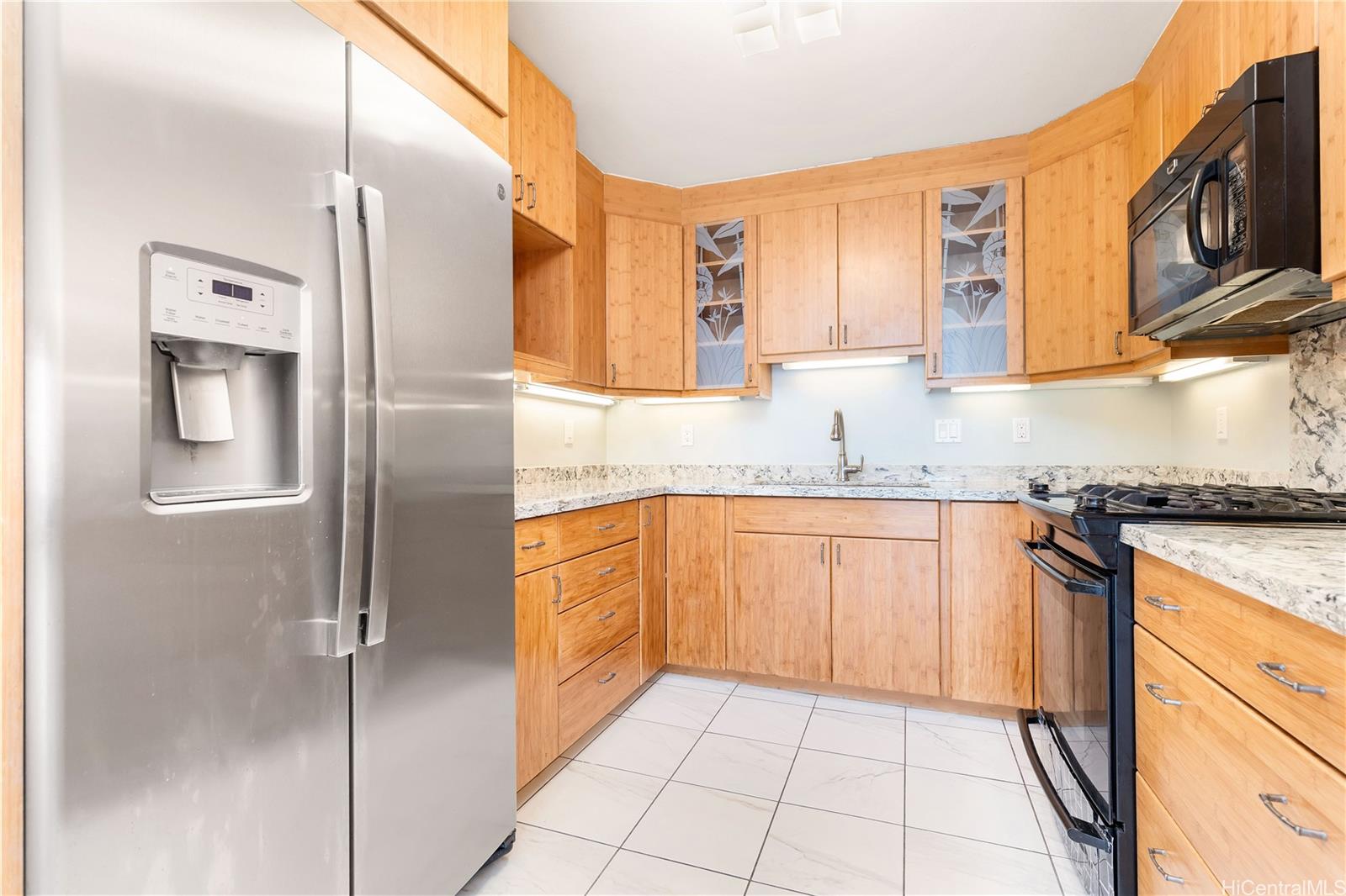 Yacht Harbor Towers condo # 1407, Honolulu, Hawaii - photo 8 of 19