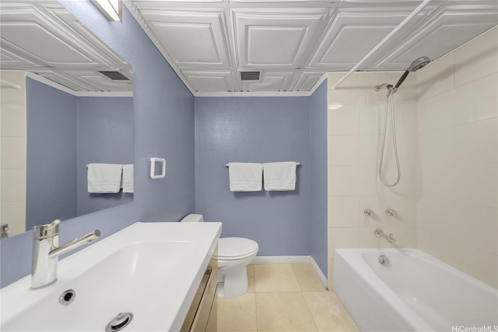 Yacht Harbor Towers condo # 1501, Honolulu, Hawaii - photo 13 of 25