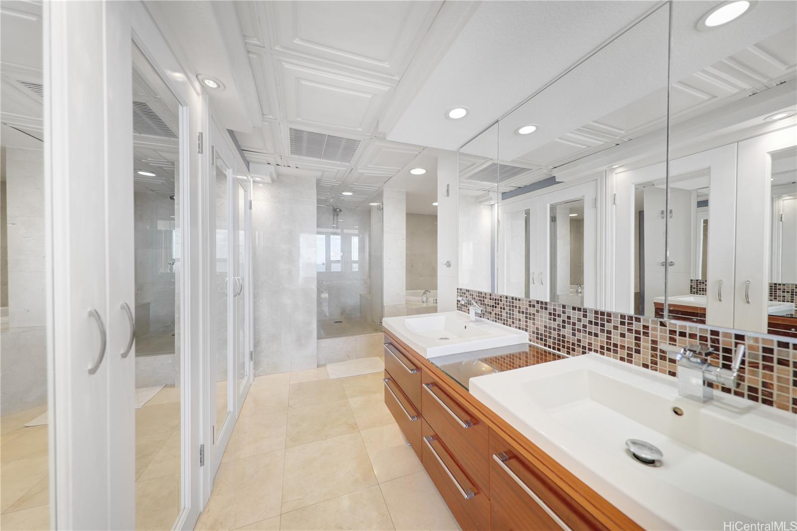 Yacht Harbor Towers condo # 1501, Honolulu, Hawaii - photo 10 of 25