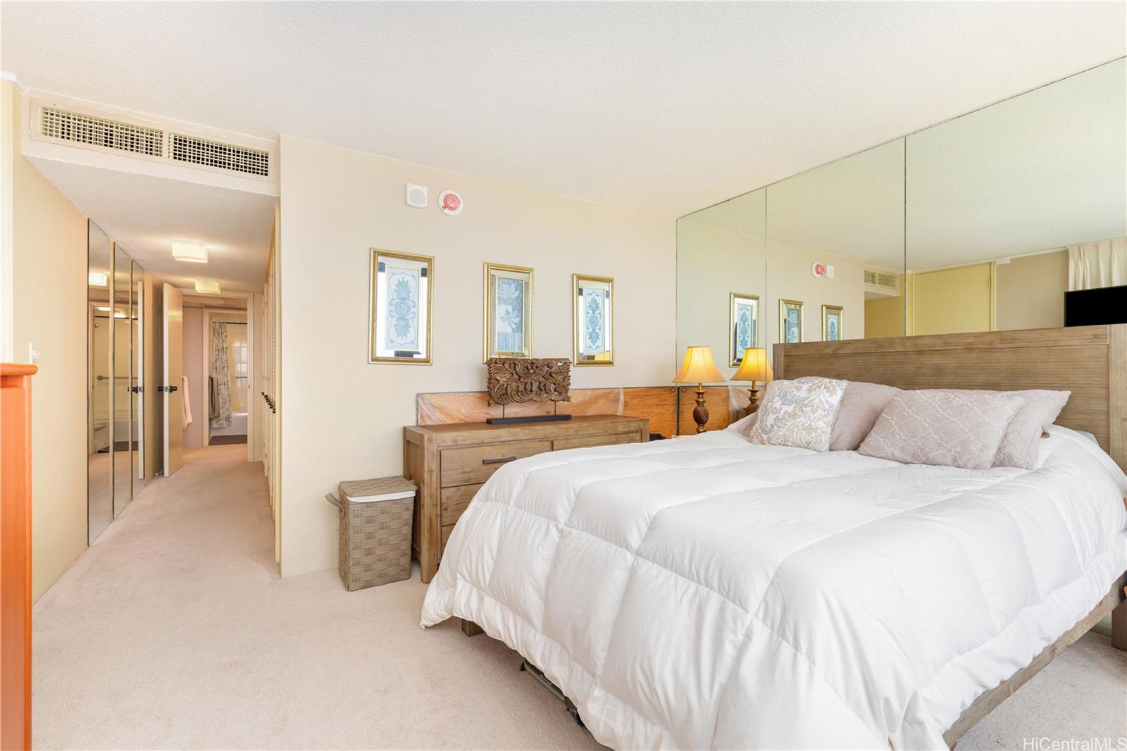 Yacht Harbor Towers condo # 1611, Honolulu, Hawaii - photo 11 of 24
