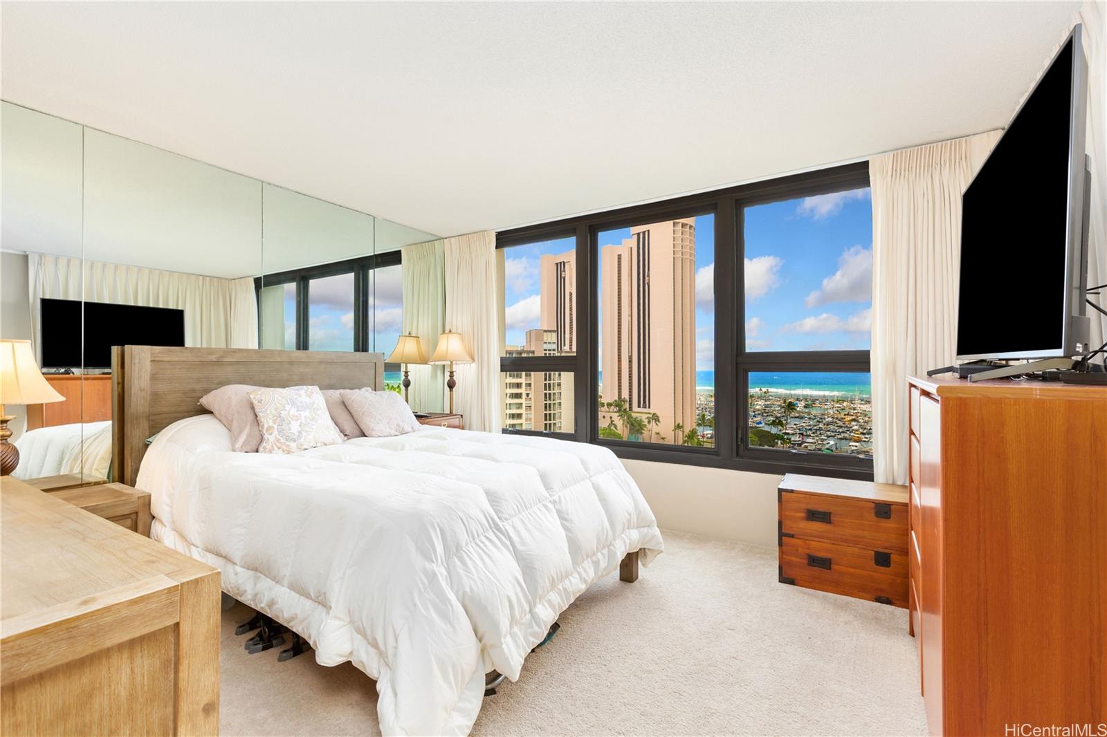 Yacht Harbor Towers condo # 1611, Honolulu, Hawaii - photo 9 of 24