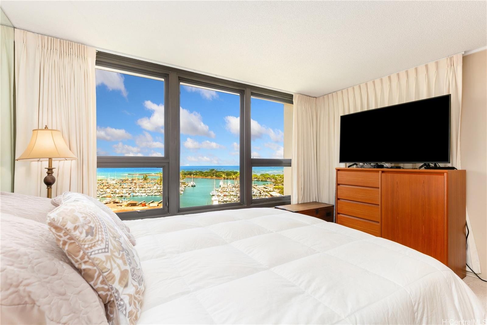 Yacht Harbor Towers condo # 1611, Honolulu, Hawaii - photo 10 of 24