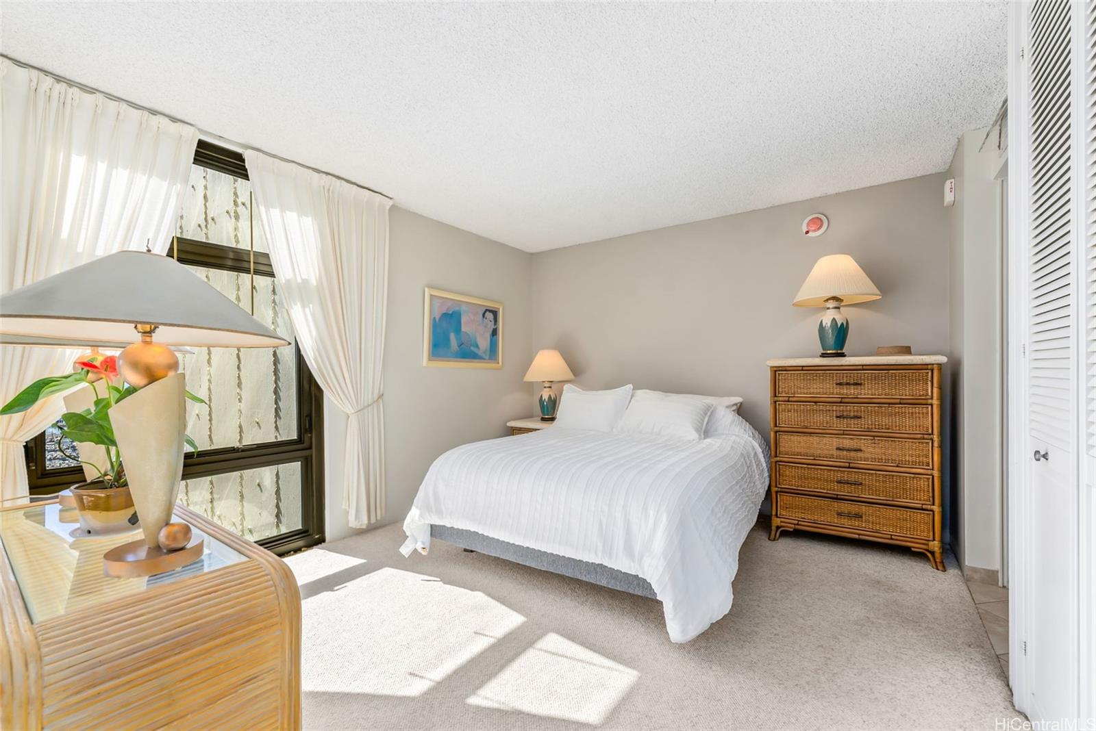 Yacht Harbor Towers condo # 1709, Honolulu, Hawaii - photo 13 of 25