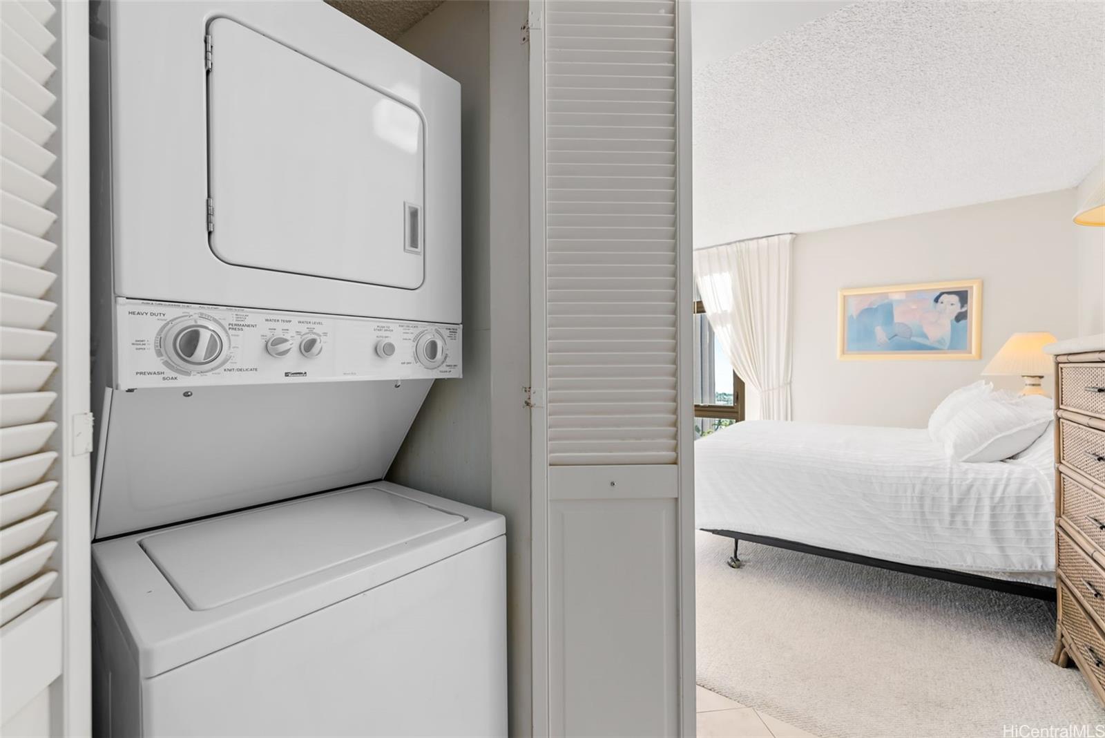 Yacht Harbor Towers condo # 1709, Honolulu, Hawaii - photo 18 of 25