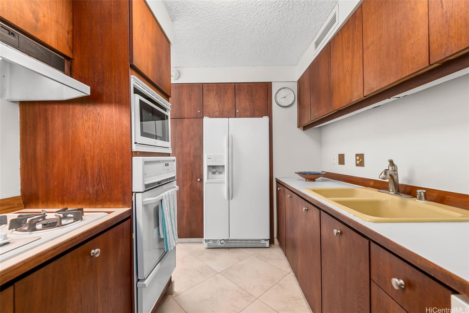 Yacht Harbor Towers condo # 1709, Honolulu, Hawaii - photo 24 of 25