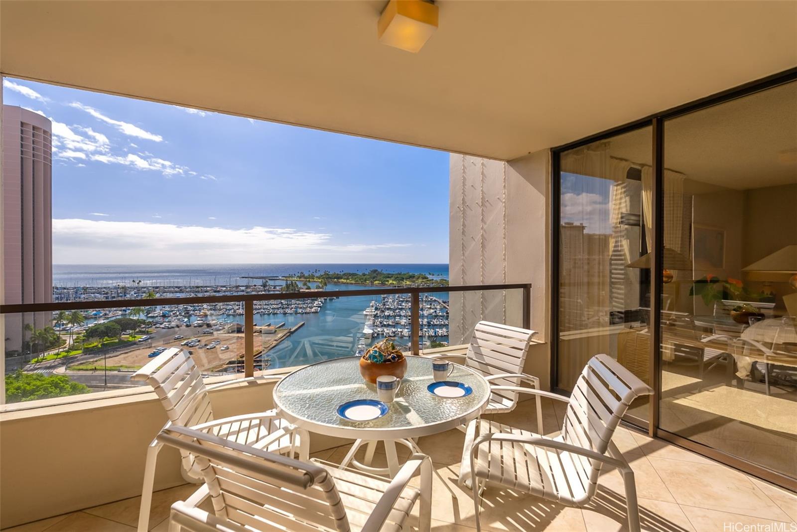 Yacht Harbor Towers condo # 1709, Honolulu, Hawaii - photo 5 of 25