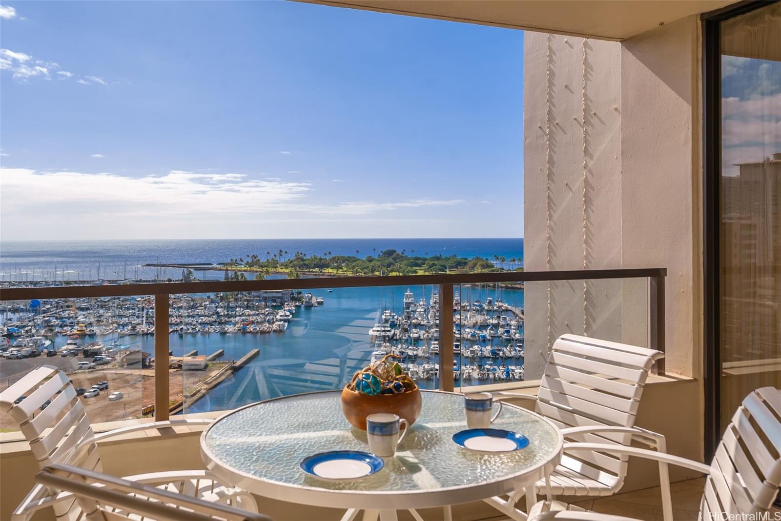 Yacht Harbor Towers condo # 1709, Honolulu, Hawaii - photo 7 of 25