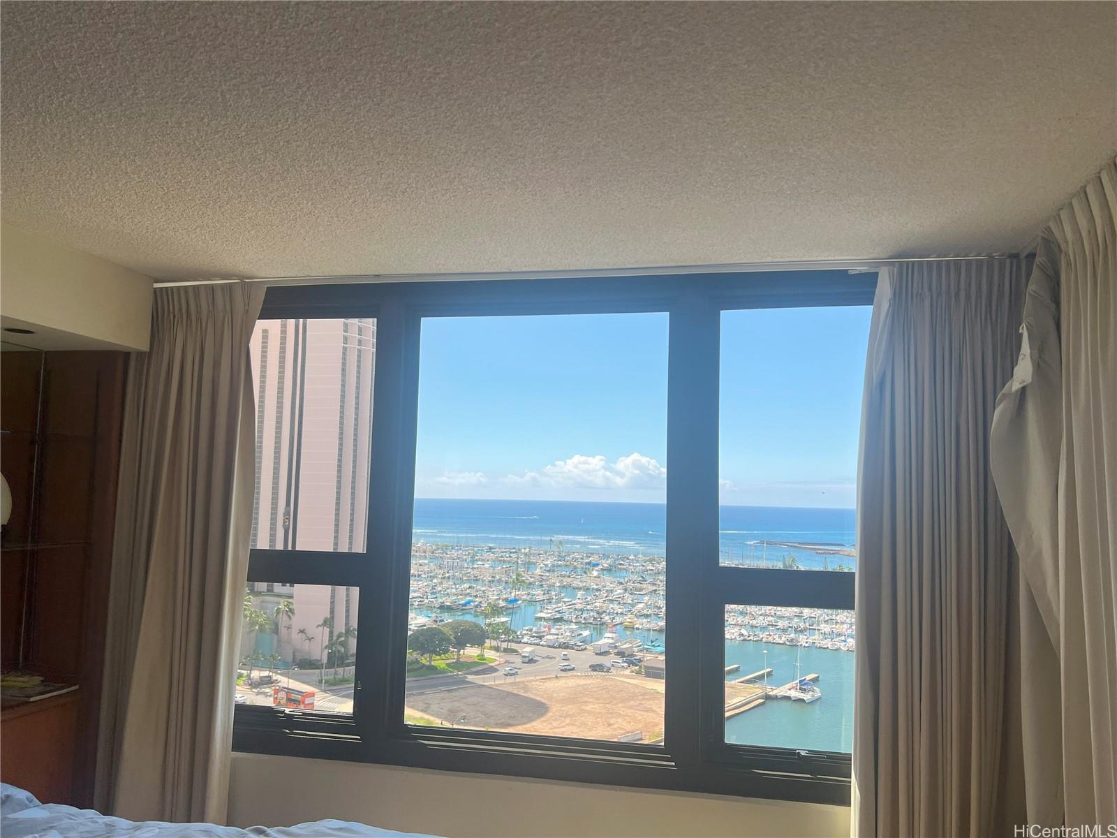 Yacht Harbor Towers condo # 1901, Honolulu, Hawaii - photo 4 of 21