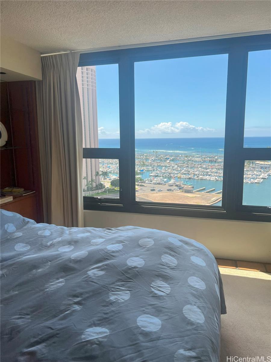 Yacht Harbor Towers condo # 1901, Honolulu, Hawaii - photo 5 of 21