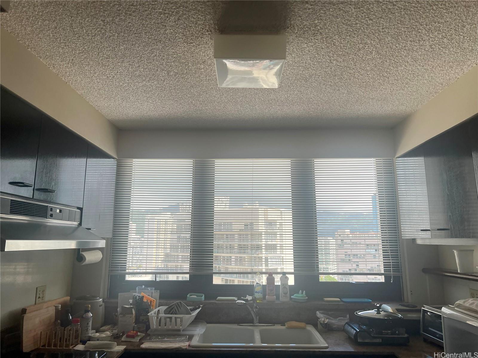 Yacht Harbor Towers condo # 1901, Honolulu, Hawaii - photo 7 of 21