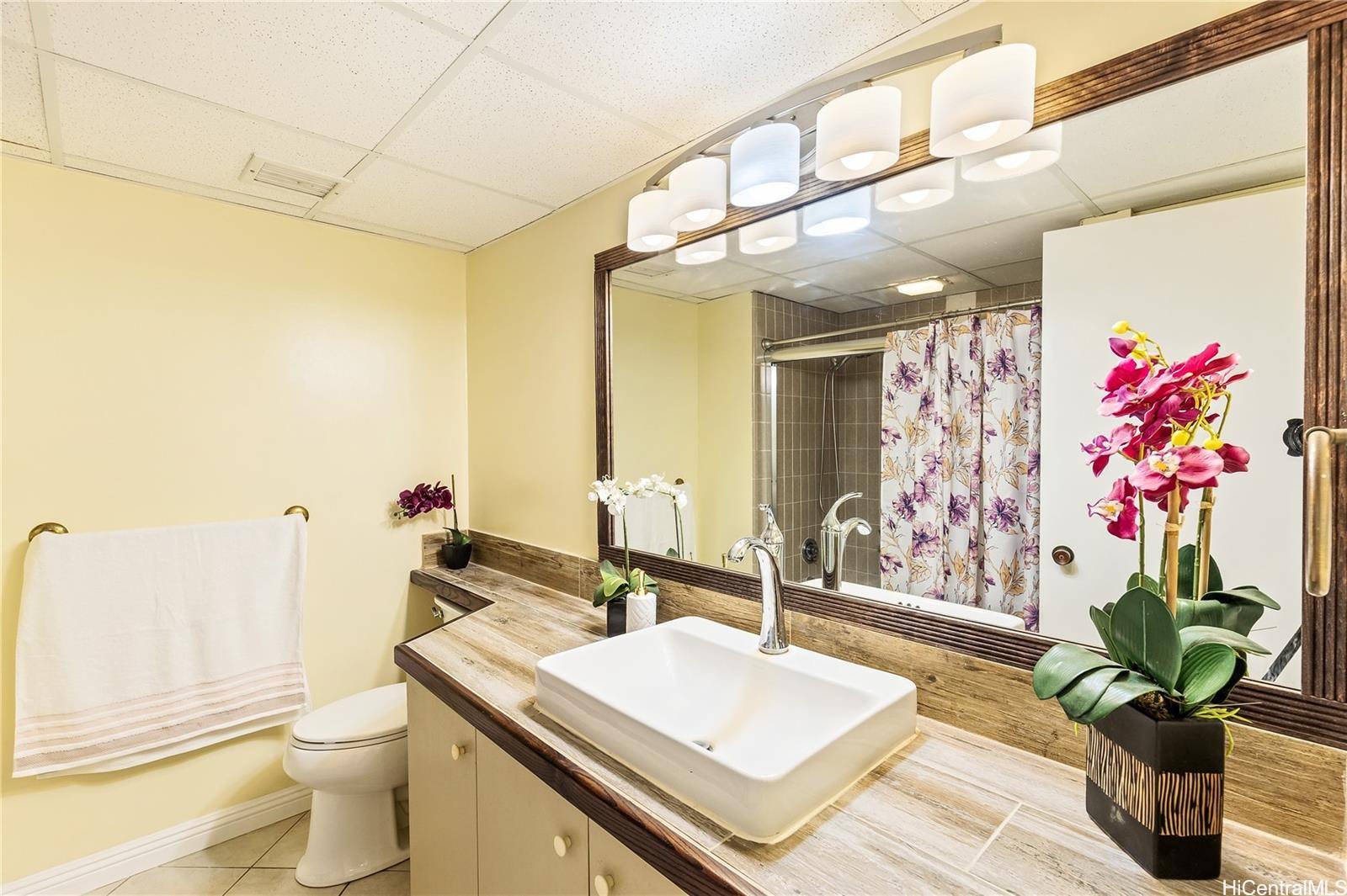 Yacht Harbor Towers condo # 2411, Honolulu, Hawaii - photo 8 of 24