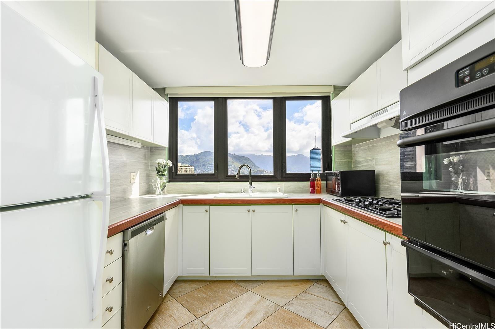 Yacht Harbor Towers condo # 2411, Honolulu, Hawaii - photo 9 of 24