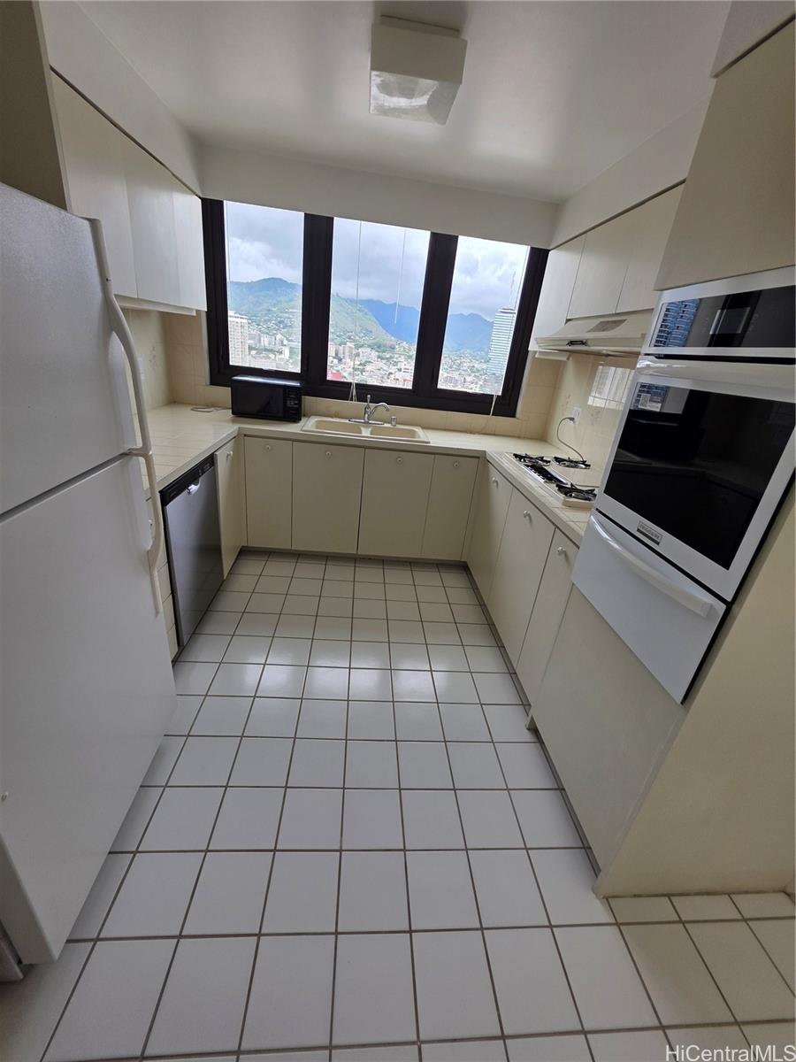 1650 Ala Moana Blvd Honolulu - Rental - photo 6 of 24