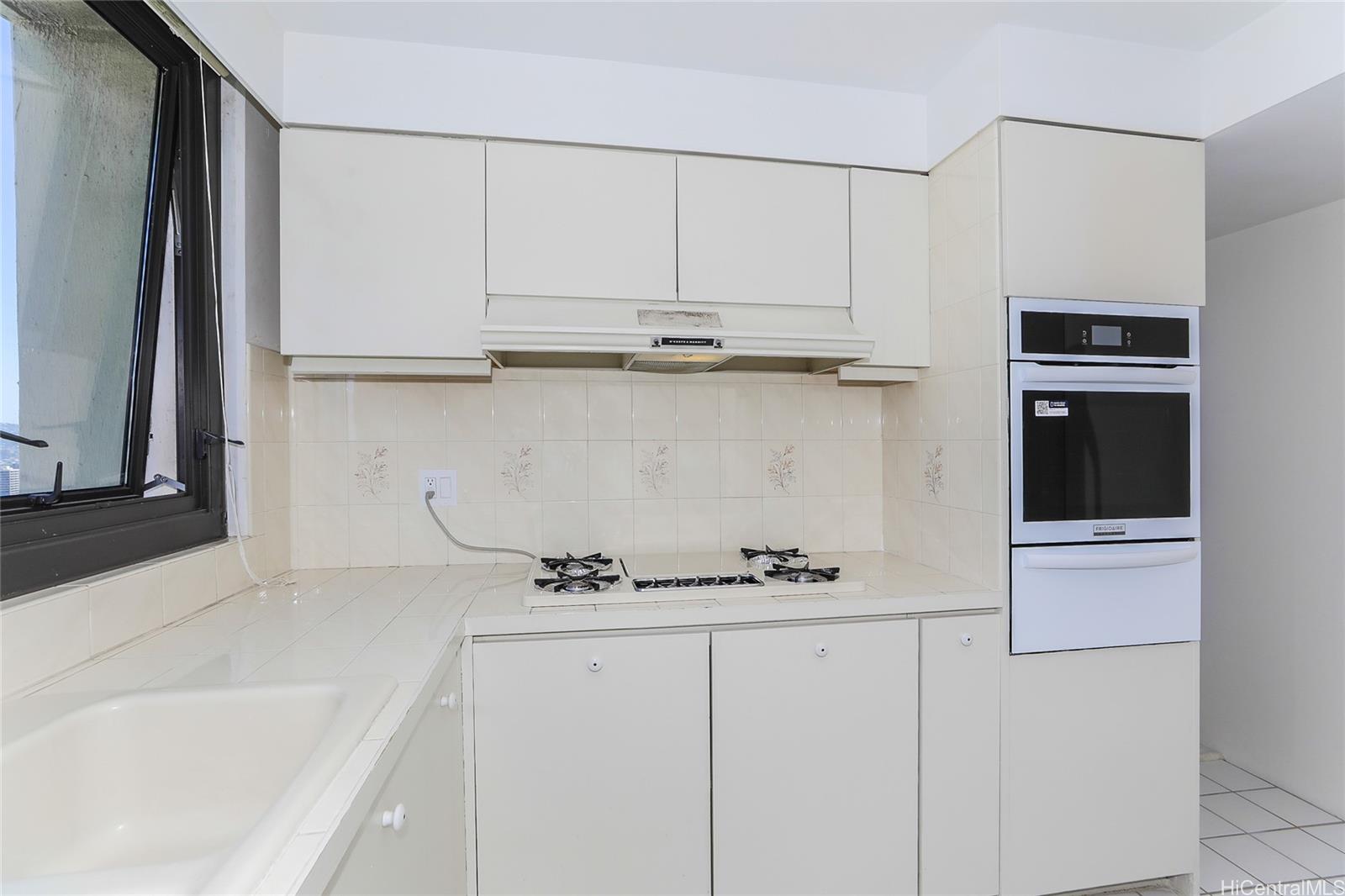 Yacht Harbor Towers condo # 2611, Honolulu, Hawaii - photo 11 of 25