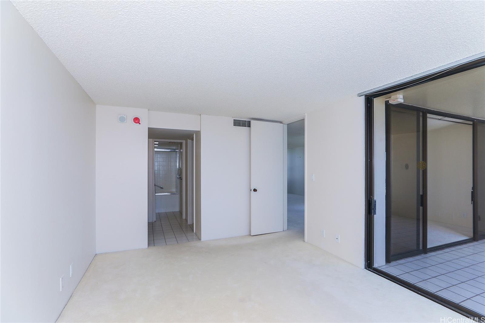 Yacht Harbor Towers condo # 2611, Honolulu, Hawaii - photo 14 of 25