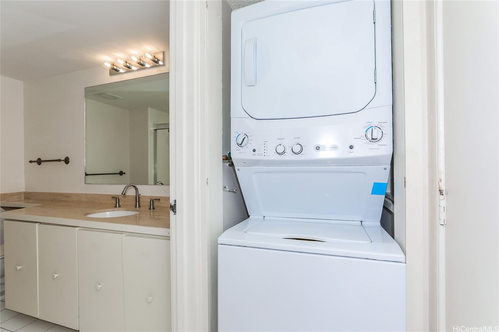 Yacht Harbor Towers condo # 2611, Honolulu, Hawaii - photo 22 of 25