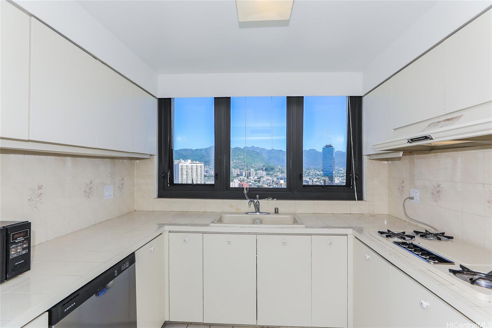 Yacht Harbor Towers condo # 2611, Honolulu, Hawaii - photo 9 of 25