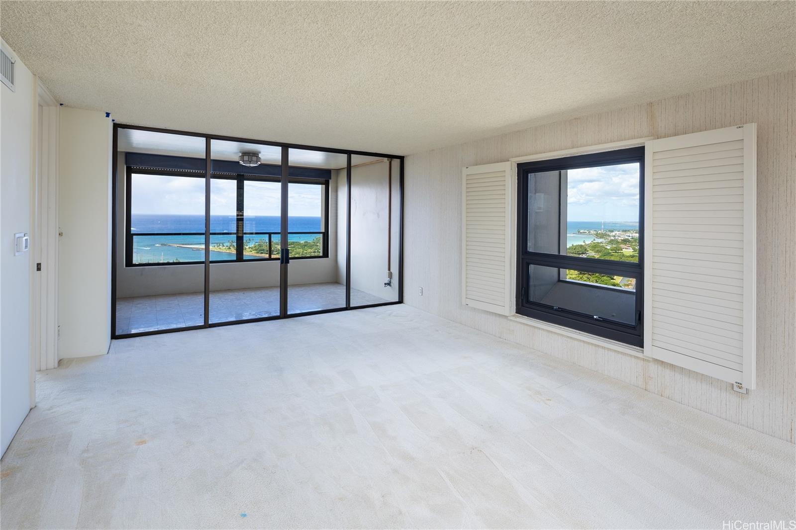 Yacht Harbor Towers condo # 3001, Honolulu, Hawaii - photo 4 of 25