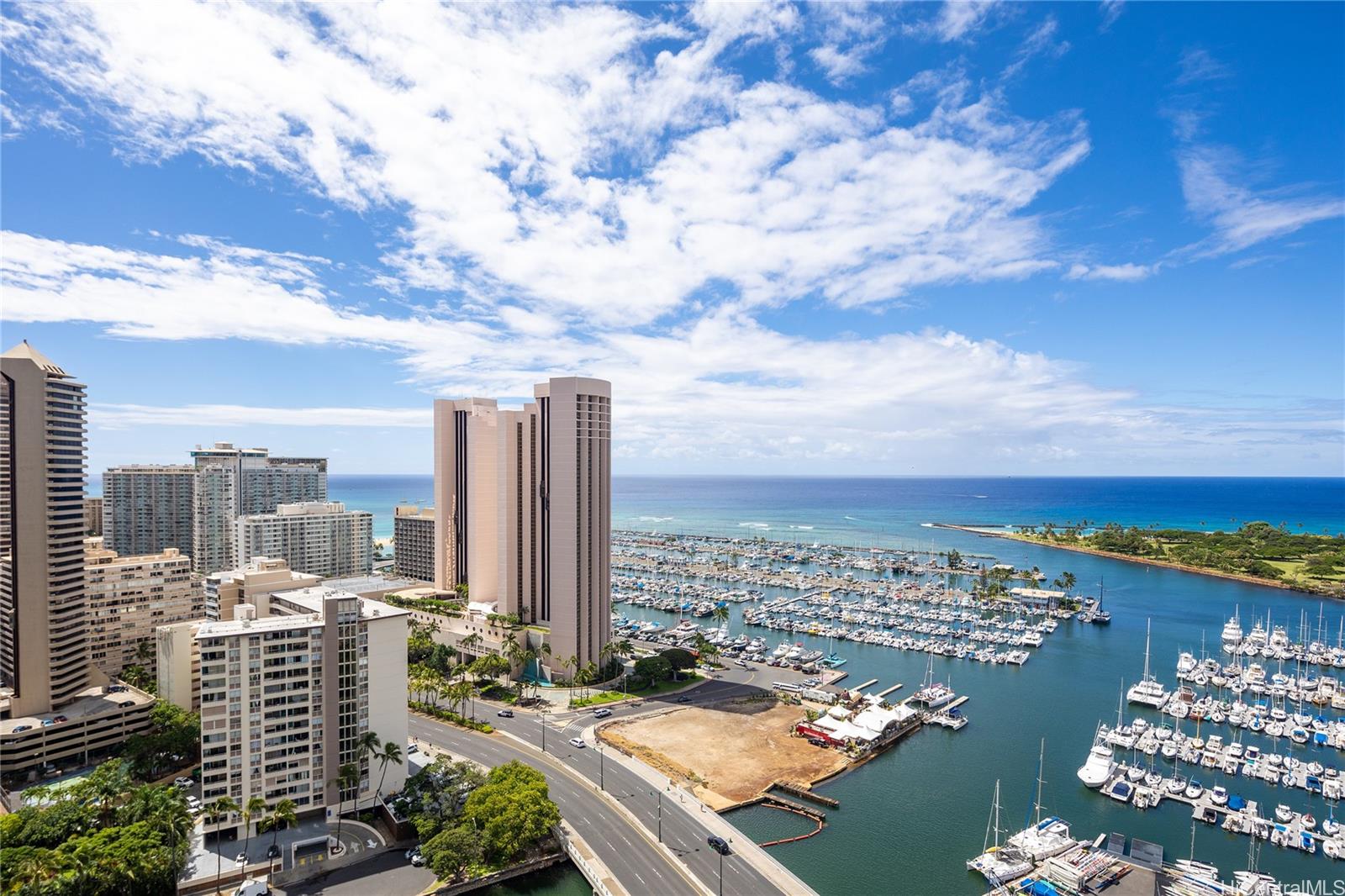 Yacht Harbor Towers condo # 3001, Honolulu, Hawaii - photo 7 of 25