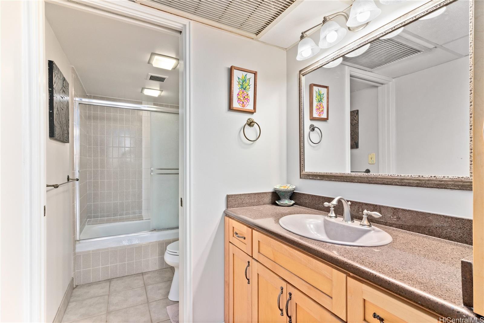 Yacht Harbor Towers condo # 3107, Honolulu, Hawaii - photo 15 of 20