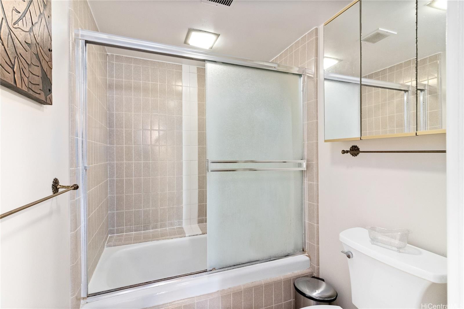 Yacht Harbor Towers condo # 3107, Honolulu, Hawaii - photo 16 of 20