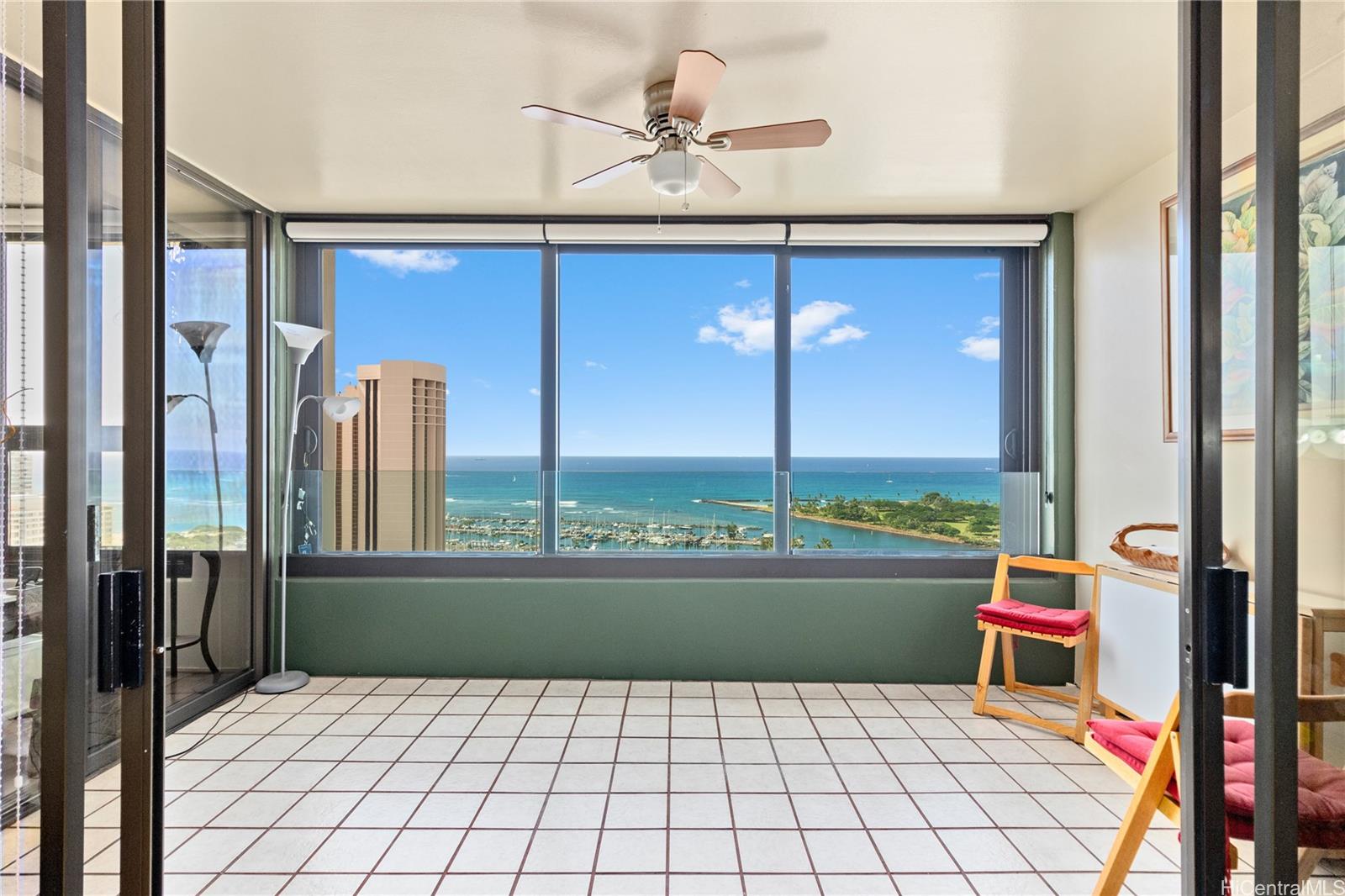 Yacht Harbor Towers condo # 3107, Honolulu, Hawaii - photo 5 of 20